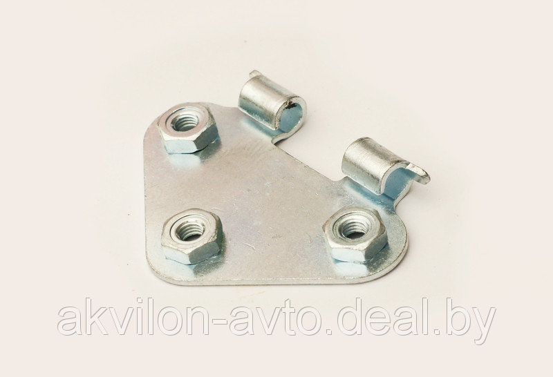 Петля крыши УК 80-6707010-Б на крыше МТЗ
