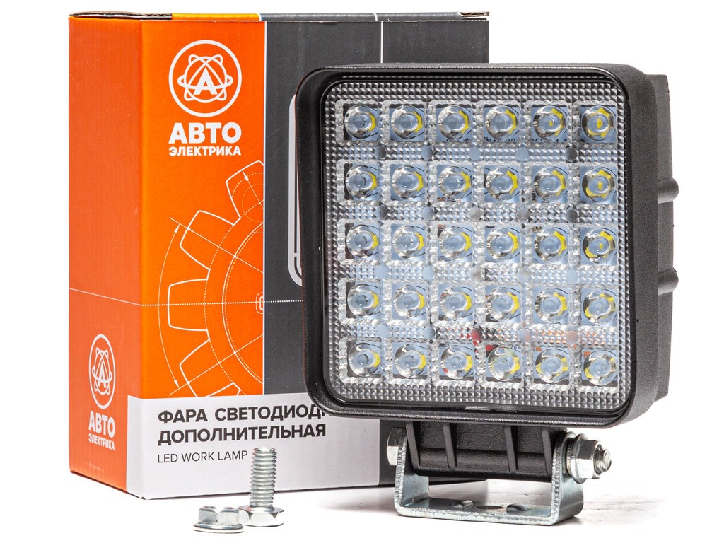 Фара рабочая квадратная AVTOELECTRICA LED 110х140х65 90Вт 30 светодиодов направленный свет AE90S-30LED-65HC